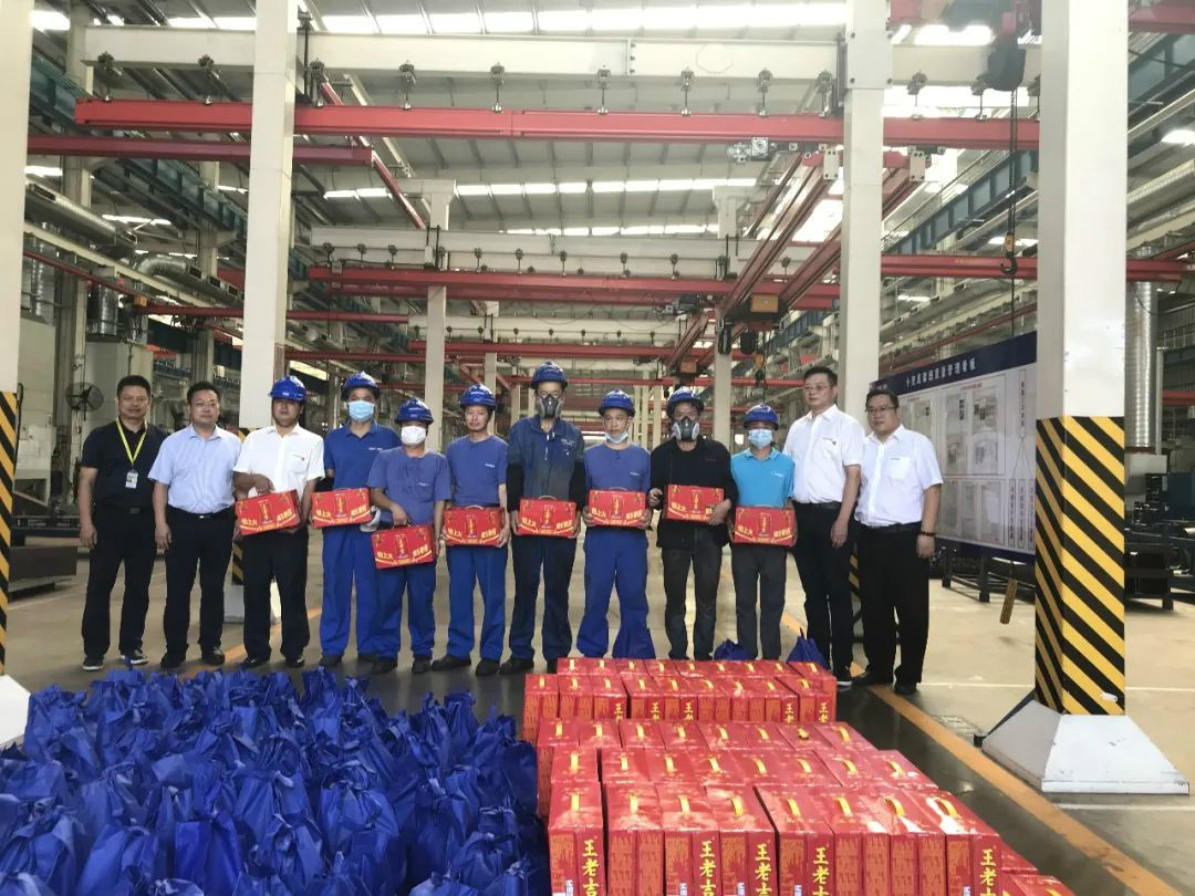 夏季炎炎送清冷，区总关切暖人心