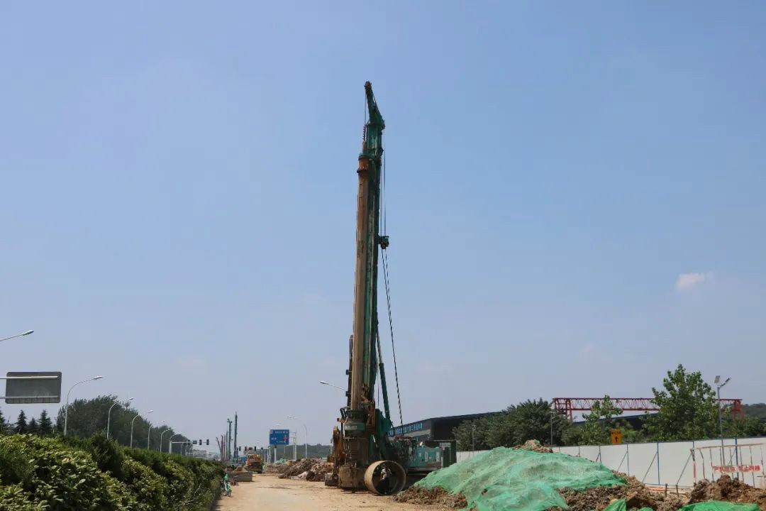 “误入”桩基 百折不回！！！他以8台旋挖搏将来