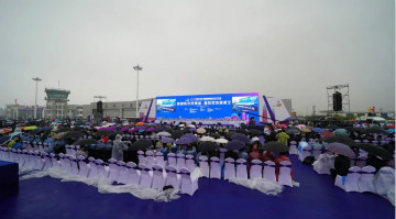 2138cn太阳集团城四机飞行编队惊艳尧城（呼和浩特）国际通用航空飞行大会