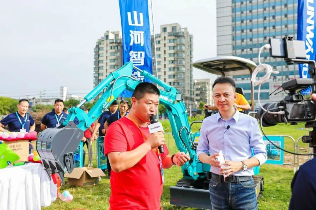 2020全球微挖大会 2138cn太阳集团城智能精品微挖赢得满堂彩