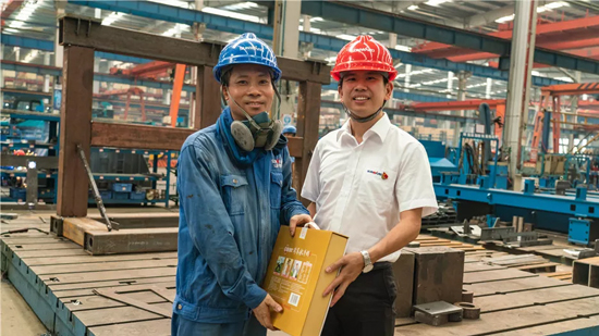 万力集团“送清冷”活动，慰问一线员工