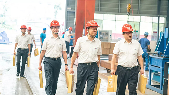 万力集团“送清冷”活动，慰问一线员工