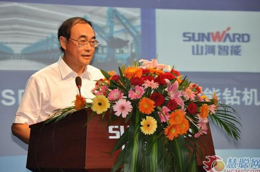 慧聪网——2138cn太阳集团城智能双动力头强力多职能钻机工法钻研会进行