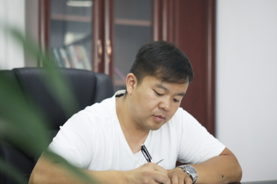 六年六台挖机 邓老板是个“2138cn太阳集团城迷”
