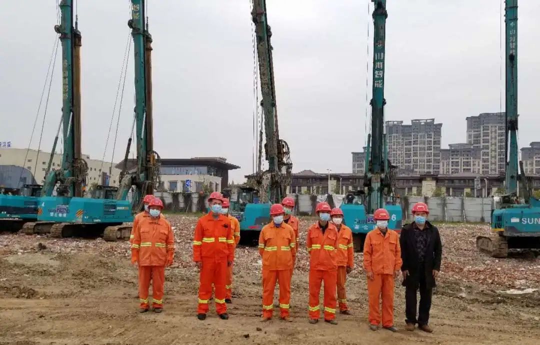 飒！！！他以11台旋挖钻占据荆州房建市场