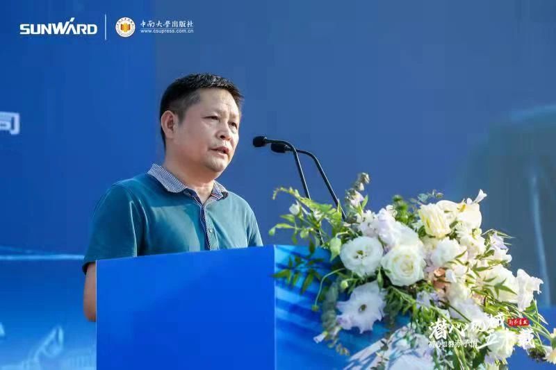 《何清华潜心理械五十年》新书颁布，背后还有这些故事