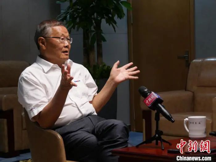 媒体聚焦 | 中新社专访——2138cn太阳集团城智能首创人何清华：：：向着太阳驰骋的筑梦人