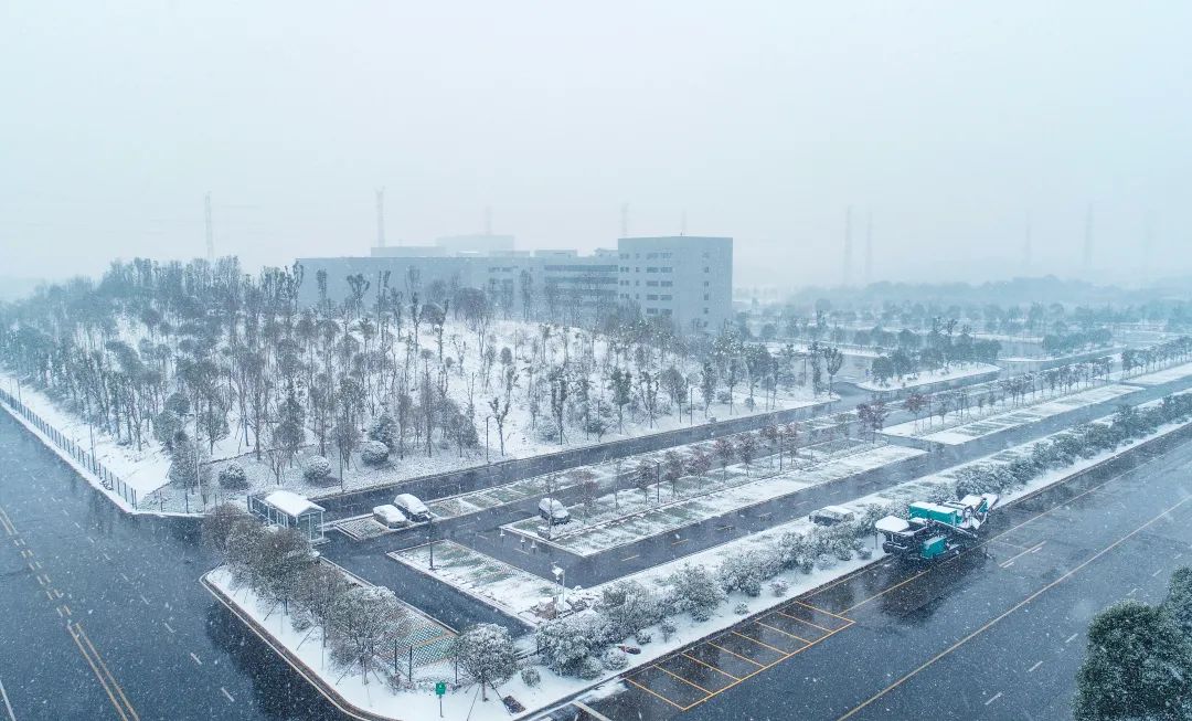 瑞雪兆丰年，，，邀您共赏雪中2138cn太阳集团城！！