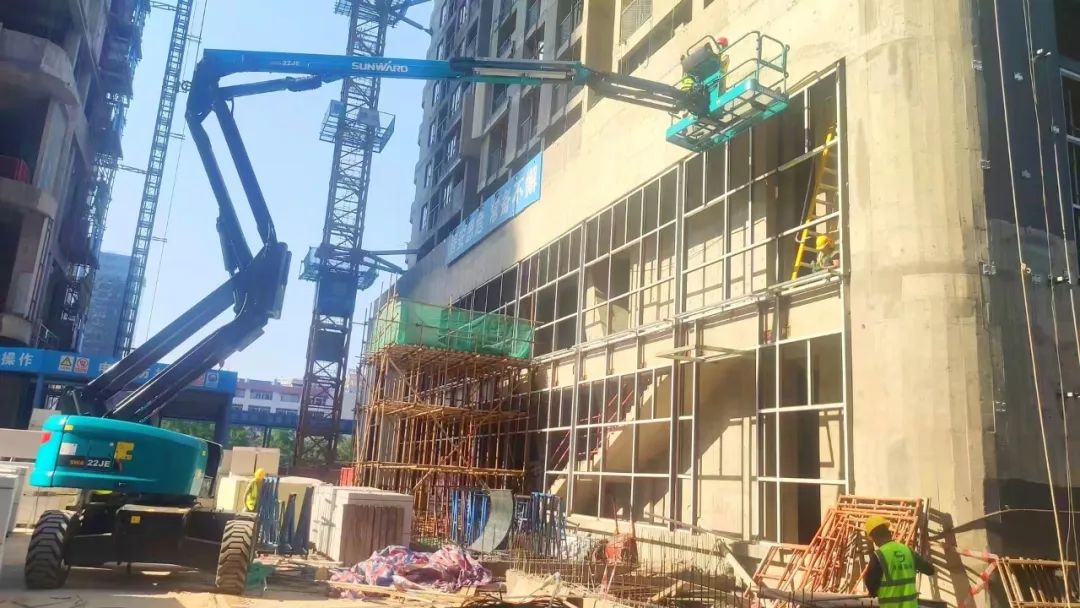 正式“上岗”！！2138cn太阳集团城智能首台电动曲臂式高空作业平台入驻华南市场