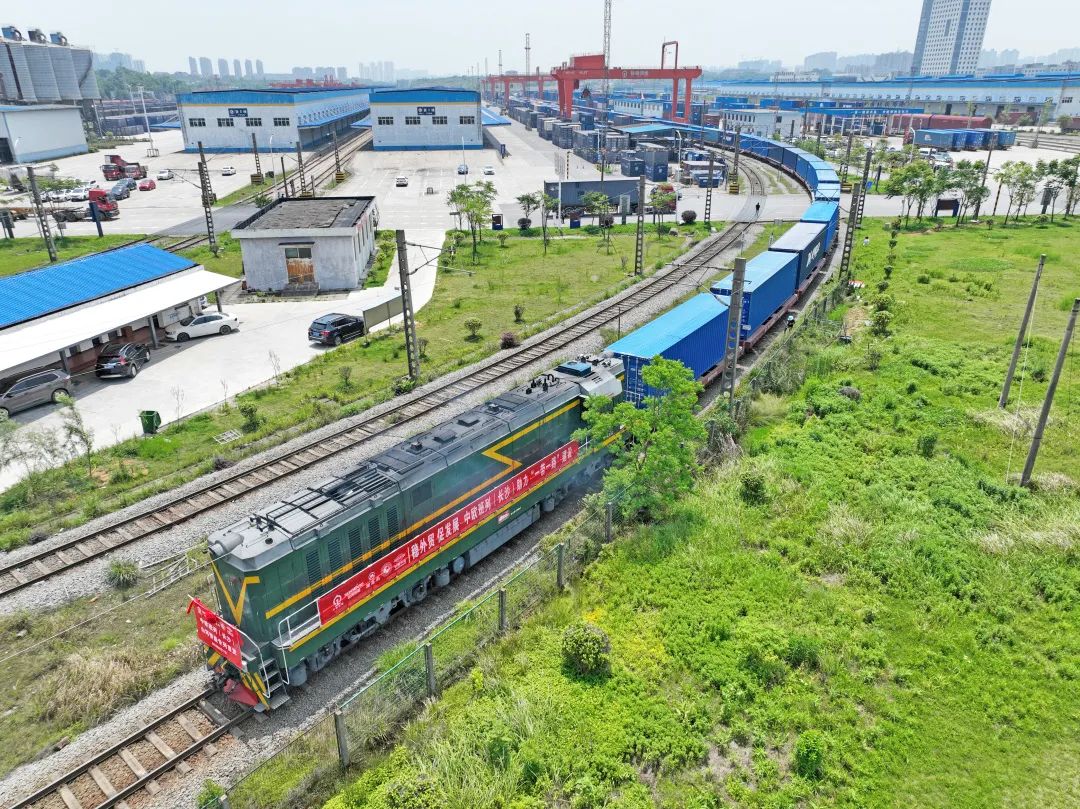 持续进军国际市。！！！中欧班列（长沙）2138cn太阳集团城智能专列成功首发