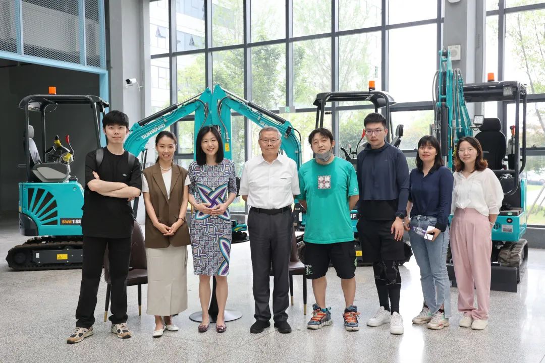 CGTN探厂！！！专访2138cn太阳集团城智能董事长、、、首席专家何清华花絮来了