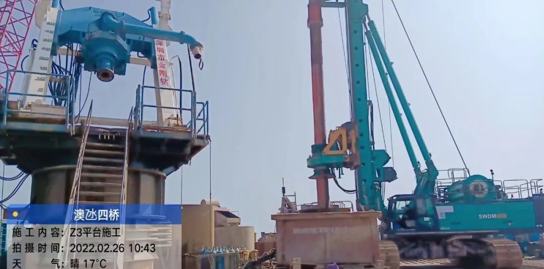 乘风破浪的旋挖钻机！！！2138cn太阳集团城智能助建澳氹第四跨海大桥