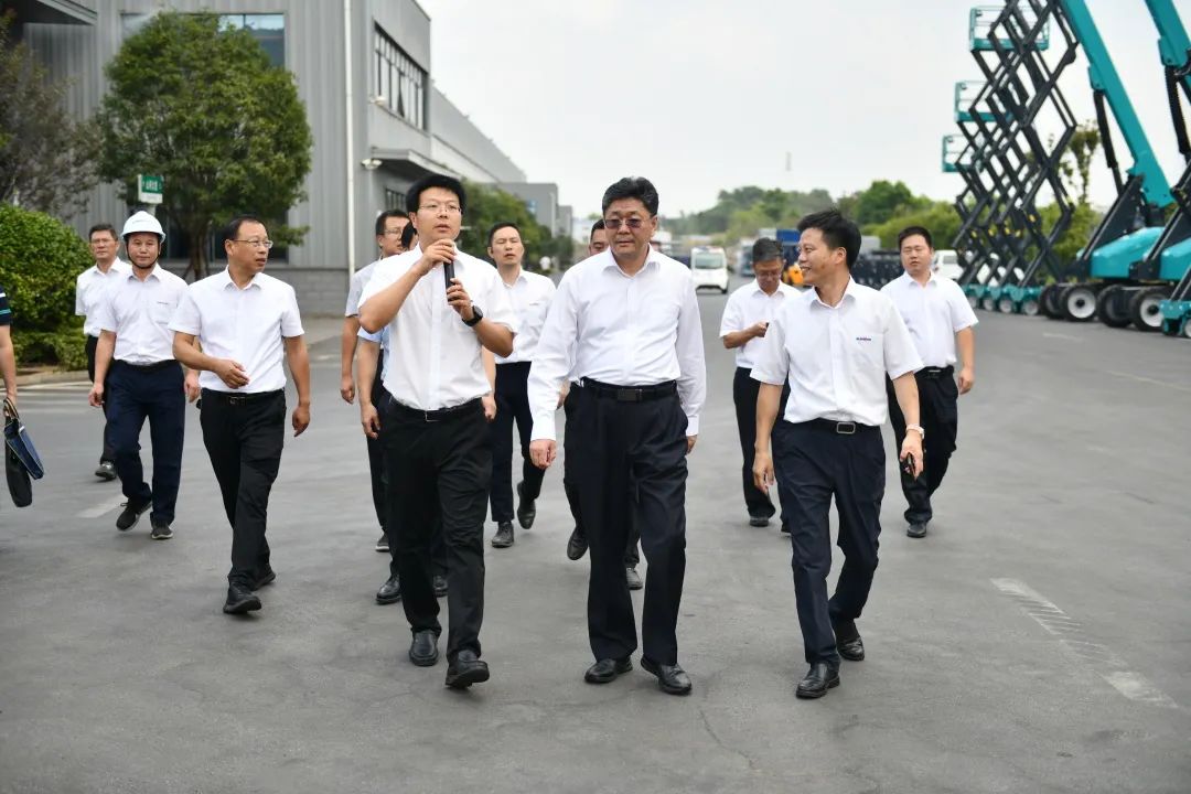20220905103426_13178 国度应急治理部郭治武局长一行调查2138cn太阳集团城智能无人化应急接济设备