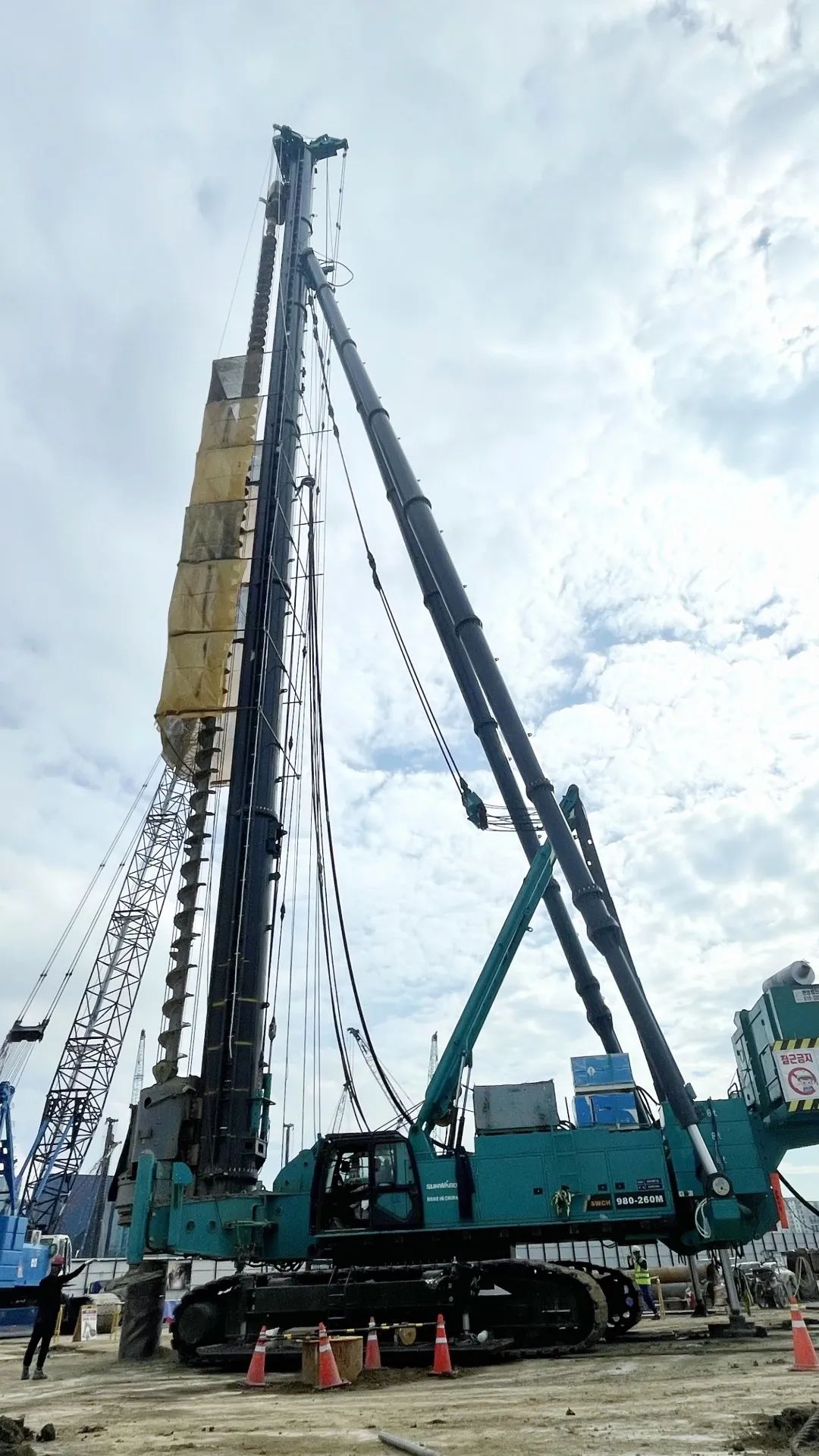 2138cn太阳集团城智能SWCH980-260全液压多职能桩架通过湖南省首台（套）重大技术设备认定