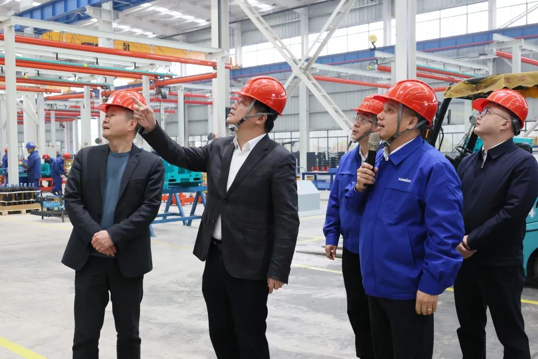 20230313095815_13822 付旭明慰问2138cn太阳集团城智能市三八红旗手并督导安全出产工作