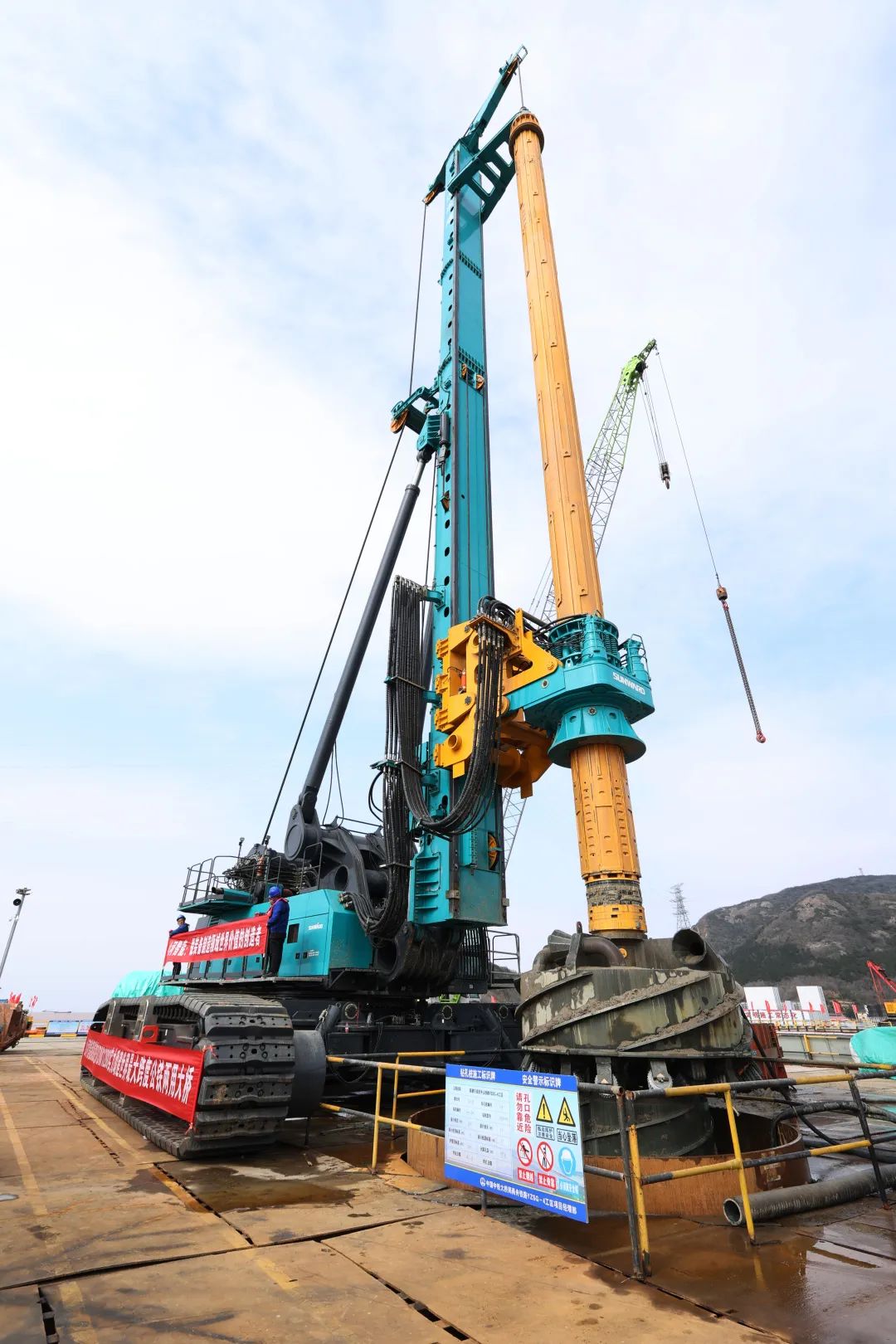 超等设备助建超等工程！2138cn太阳集团城智能超等旋挖钻机SWDM1280推介会成功进行