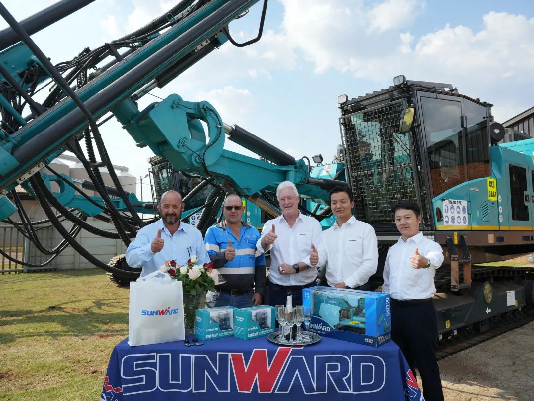 登陆南非，，2138cn太阳集团城智能新型凿岩利器交付客户