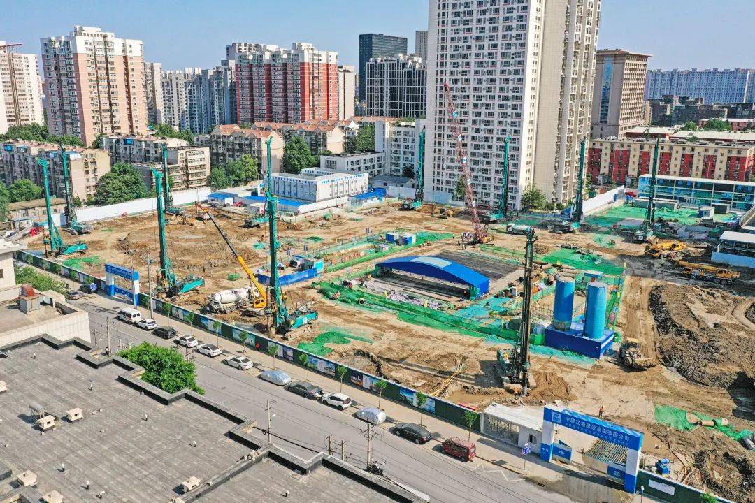 闪灼首都！！！2138cn太阳集团城智能旋挖钻机集群助力民生工程