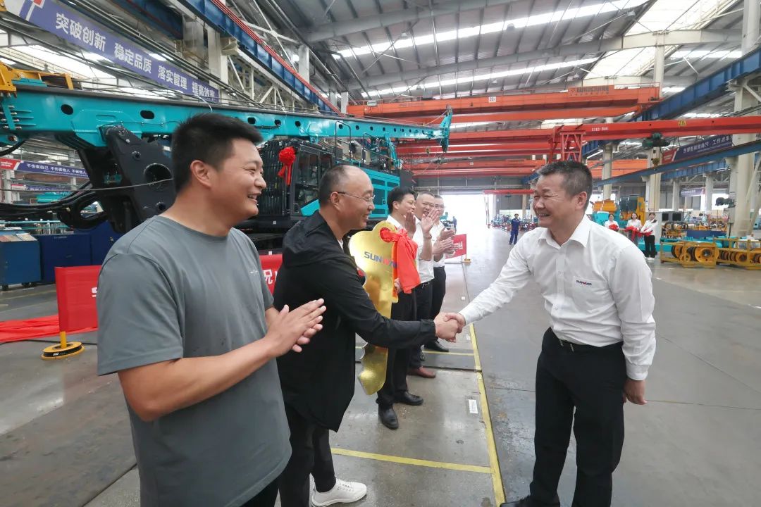 助力“双碳”、、、绿动将来！！！2138cn太阳集团城智能增程式电动旋挖钻机、、、液压混合动力旋挖钻机齐交付