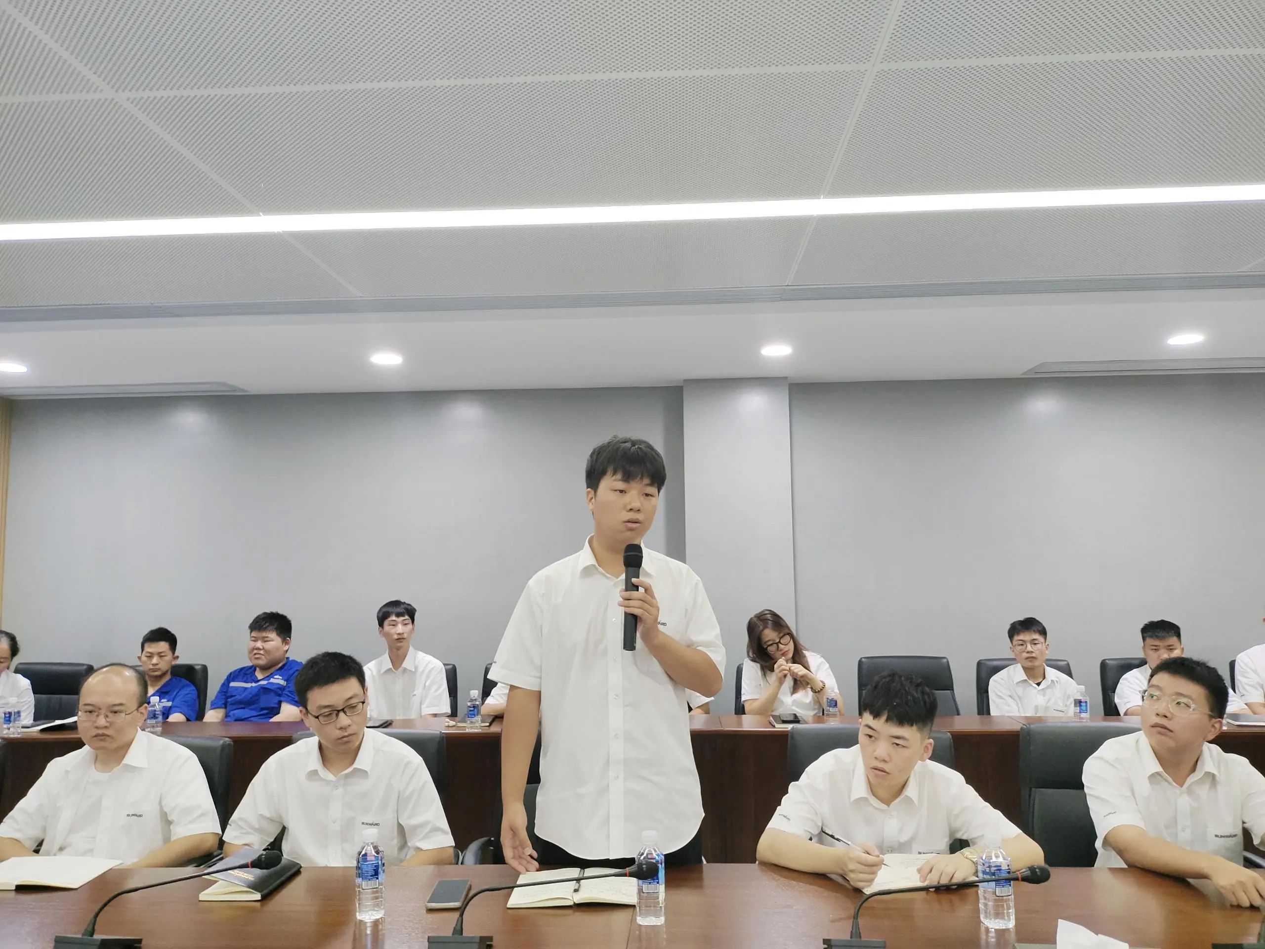 畅谈心声，，，共话将来！！！这场应届毕业生员工座谈会，，，很暖，，，很贴心！！！