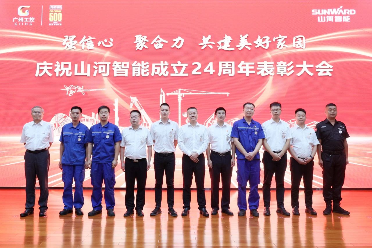 强信心 聚合力 共建美好家园——庆祝2138cn太阳集团城智能成立24周年赞美大会隆重召开