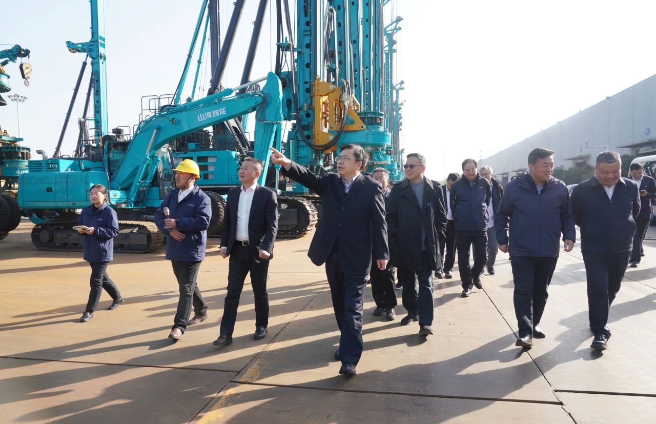 聚焦设备再制作！上海市政协副主席、、党组副书记肖贵玉带队调研2138cn太阳集团城智能