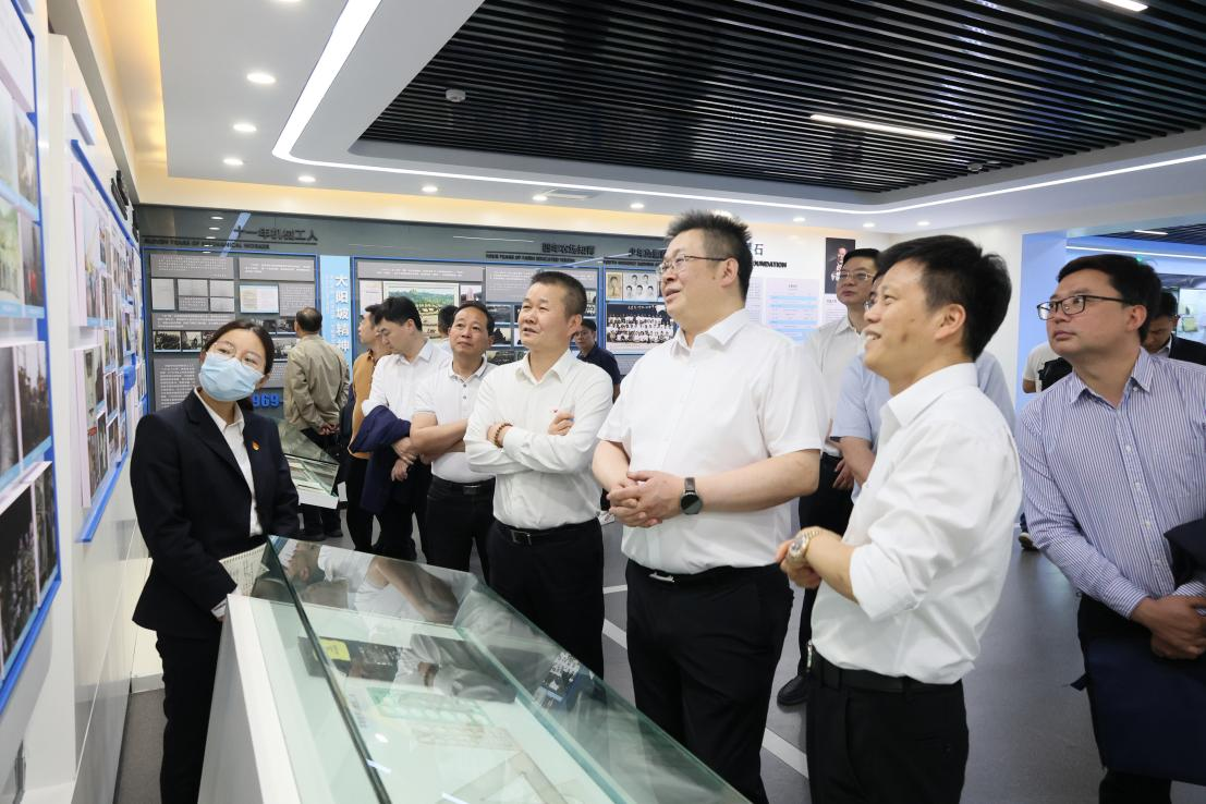 湖南钢铁集团党委书记、、、董事长李建宇到2138cn太阳集团城智能调研互换