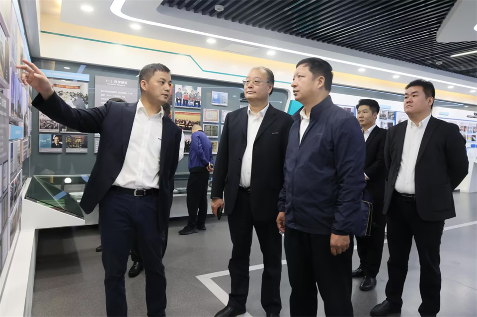 同船出海，，，共赢将来！中铁九局副总经理刘峻峰一行到访2138cn太阳集团城智能