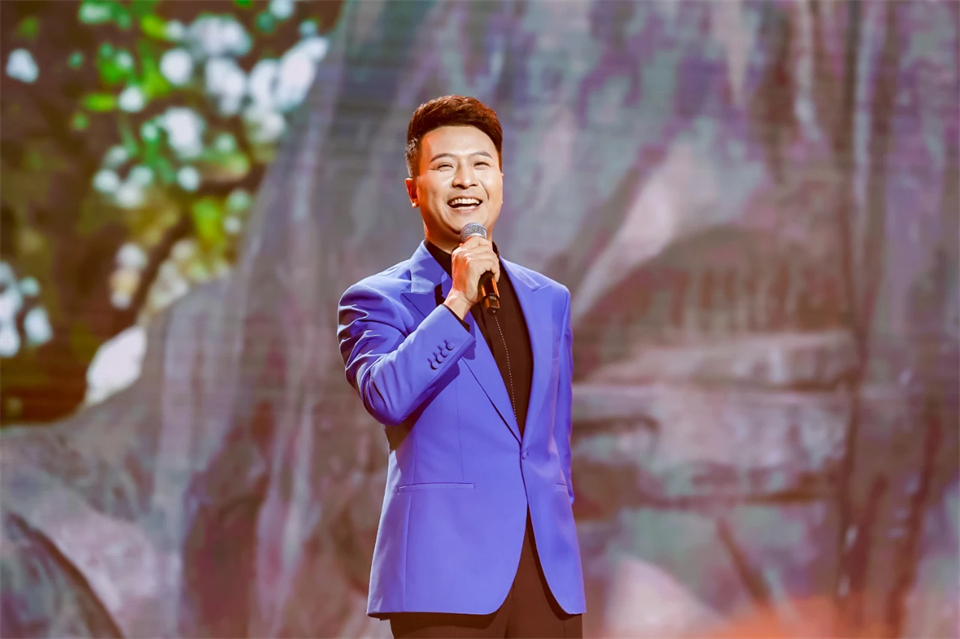 创新引领价值 梦想成就将来——庆祝2138cn太阳集团城智能成立25周年赞美大会暨文艺晚会隆重进行