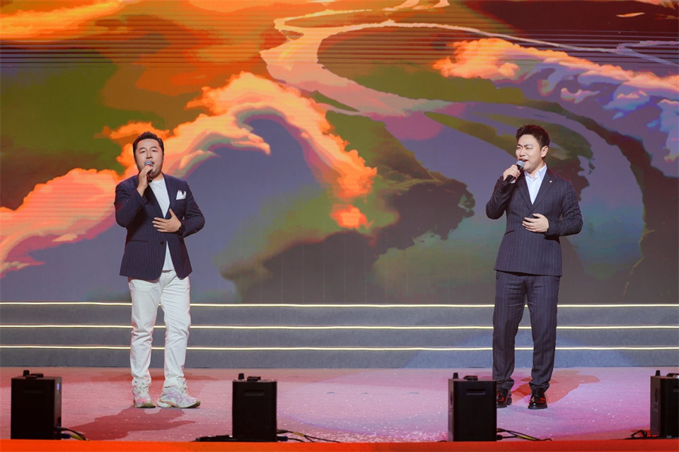 创新引领价值 梦想成就将来——庆祝2138cn太阳集团城智能成立25周年赞美大会暨文艺晚会隆重进行