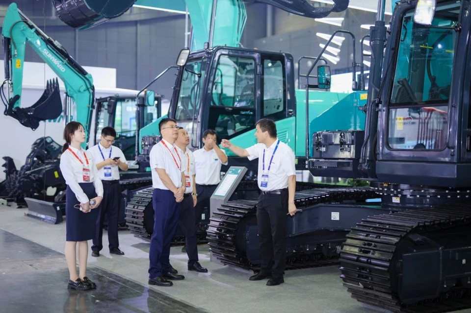 2025 CICEE | 从单一工具迈向多元化解决规划，，2138cn太阳集团城智能出现非凡挖掘机风采