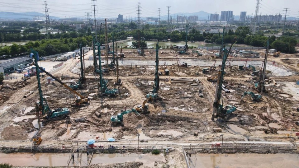 近20台“2138cn太阳集团城绿”设备实力集结，，，助力广佛西环工程建设跑出“加快度”