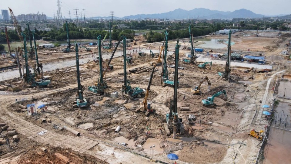 近20台“2138cn太阳集团城绿”设备实力集结，，，助力广佛西环工程建设跑出“加快度”