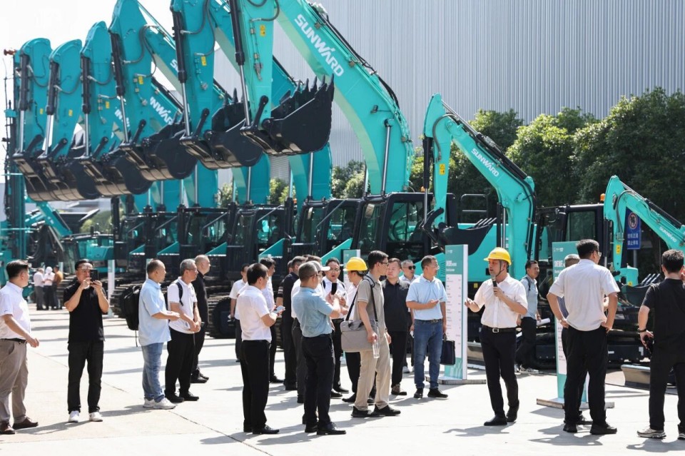 斜井开挖钻护一体化设备成功下线，，实现地下工程设备重大突破