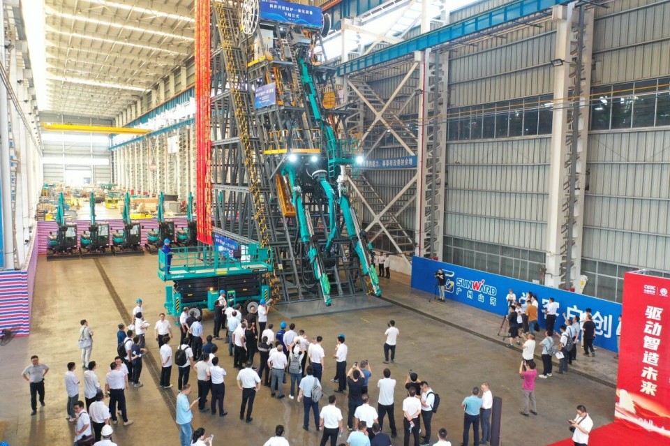 斜井开挖钻护一体化设备成功下线，，实现地下工程设备重大突破