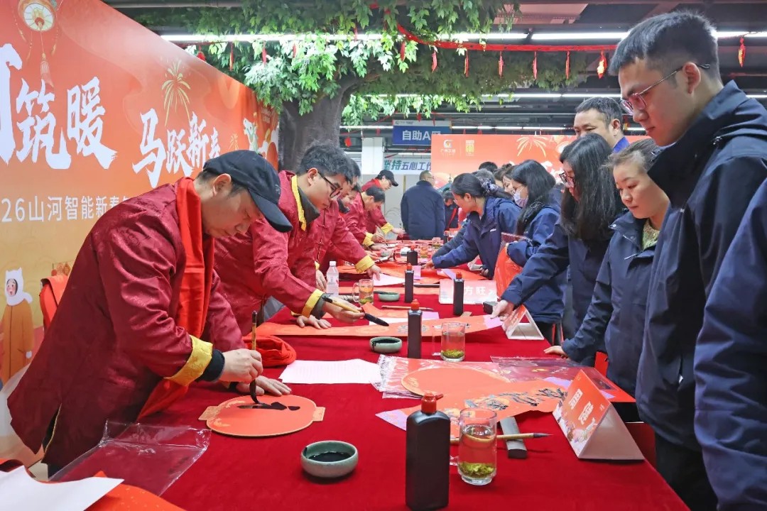 笔墨迎春，，，祝福暖心！！在2138cn太阳集团城智能“囤”年味、、、送温暖、、、迎新春