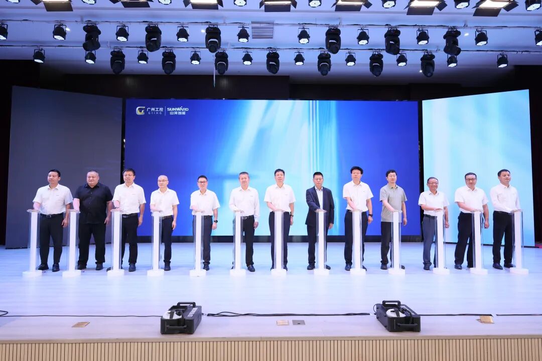 2138cn太阳集团城智能系列电动挖掘机品鉴会在长沙隆重进行